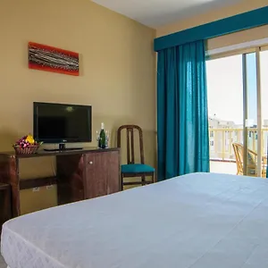 https://hotel-aeropuerto-sur-san-isidro-tenerife.adeje-hotels.com